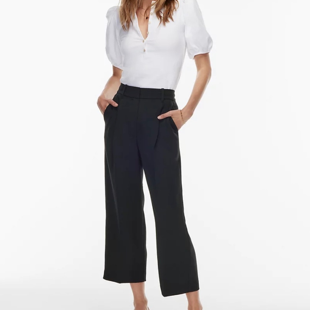 NEW Aritzia Effortless Crop